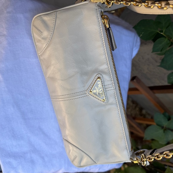 Prada Re-Edition 2002 Medium Leather Shoulder Bag - Picture 3 of 17